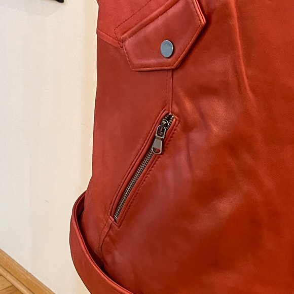 Cache leather red vest!! Leopard lining!!! - Picture 4 of 8